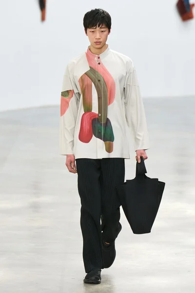 Look 18